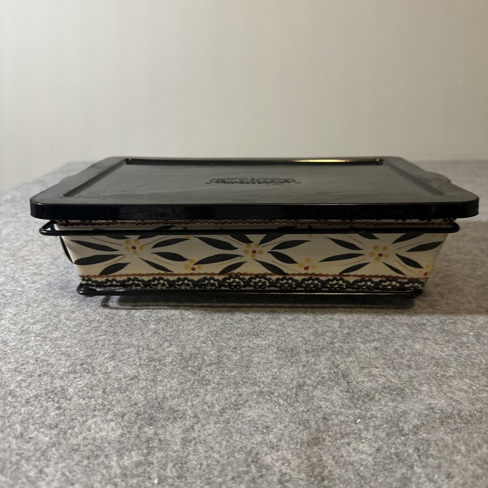 Temptations Presentable Ovenware Old World Black/Cream 2.5 qt w/Lid Wire Rack